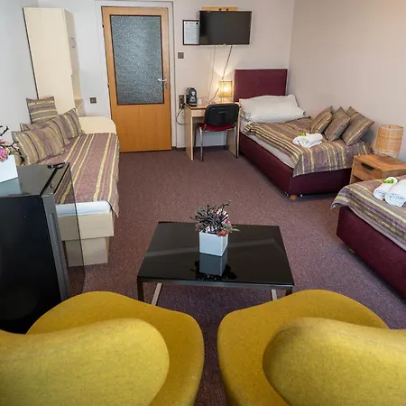 מלון Junior פודבראדי