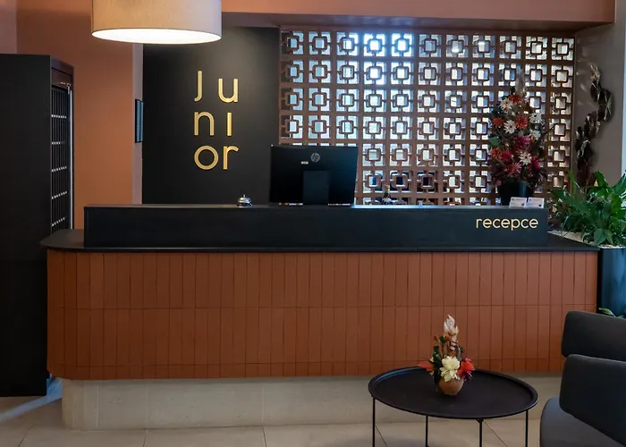 Junior מלון 3*